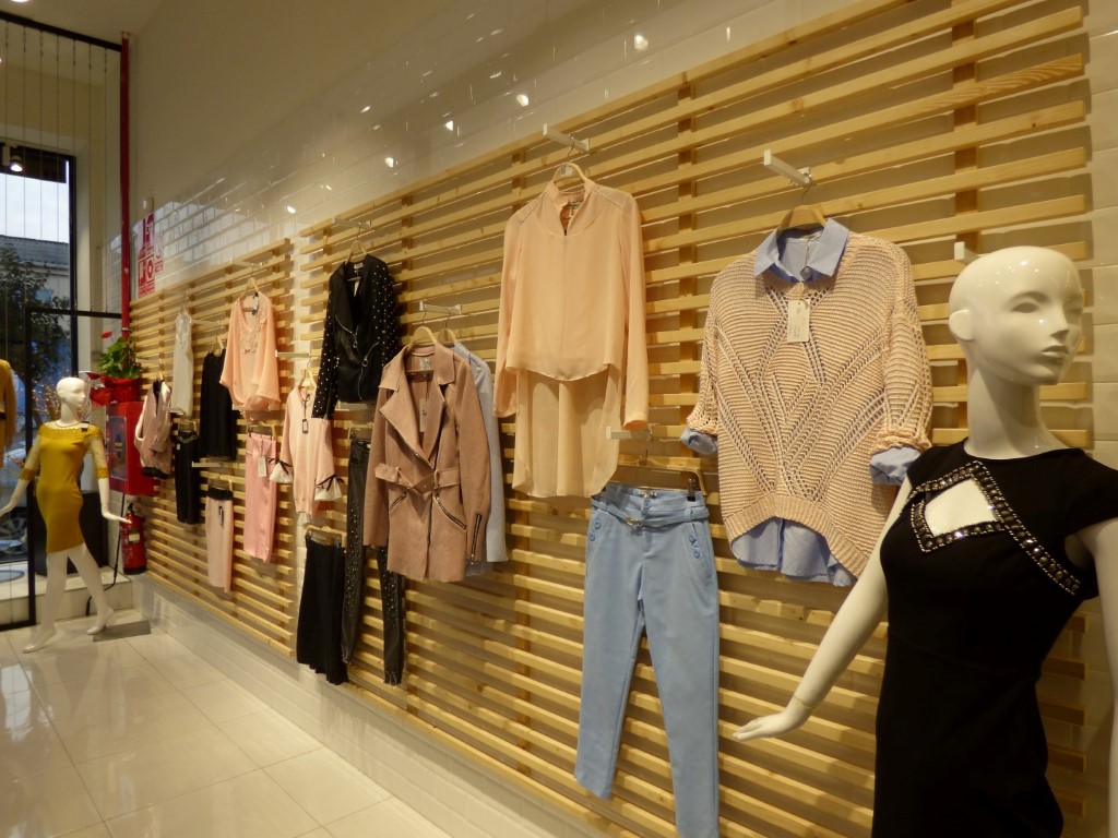 Diseño Interior Tienda de Ropa en Madrid · MLY Equipamiento Comercial